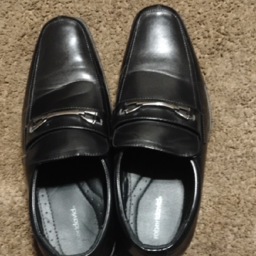 Black Slip-On Leather Loafers with Polished Finish